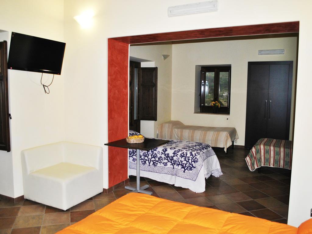 Red Hotel Sant'Elia Сант'Агата-ді-Мілітелло Номер фото