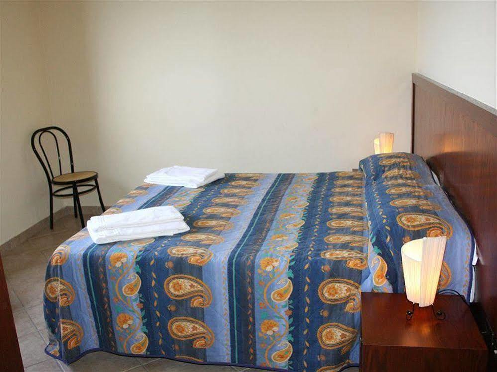 Red Hotel Sant'Elia Сант'Агата-ді-Мілітелло Екстер'єр фото