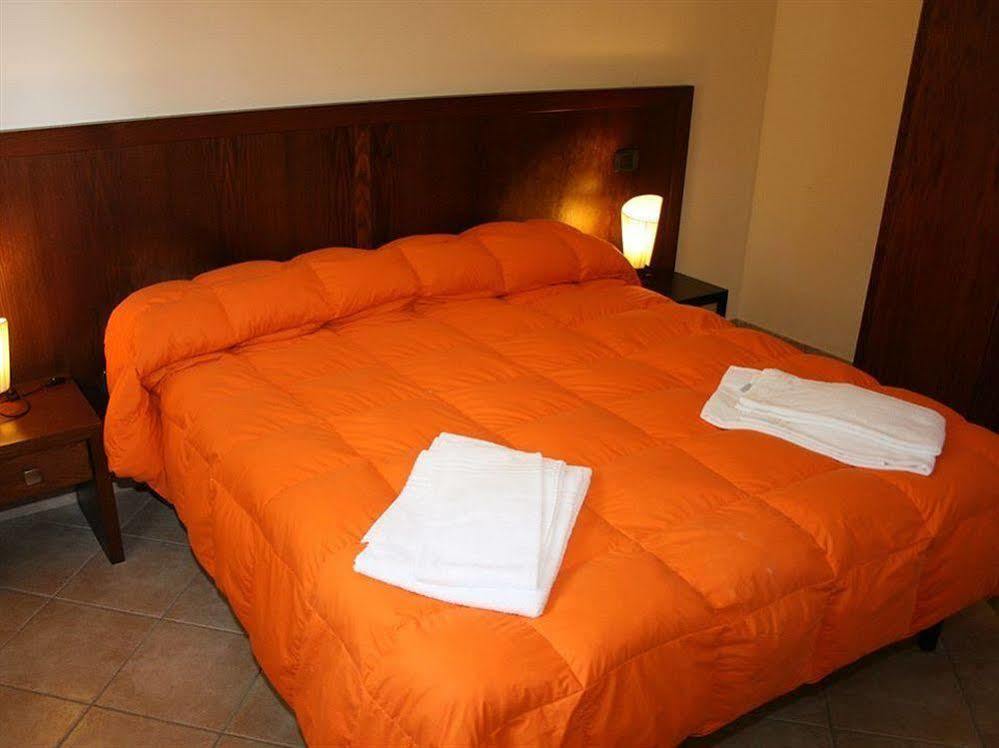 Red Hotel Sant'Elia Сант'Агата-ді-Мілітелло Екстер'єр фото