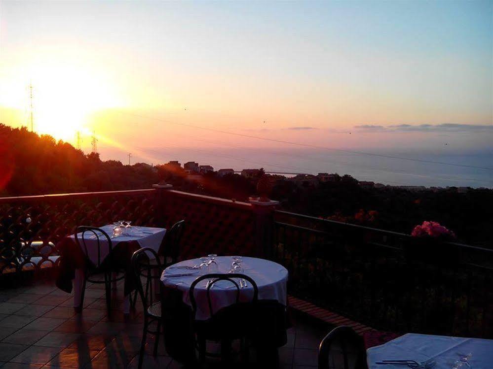 Red Hotel Sant'Elia Сант'Агата-ді-Мілітелло Екстер'єр фото